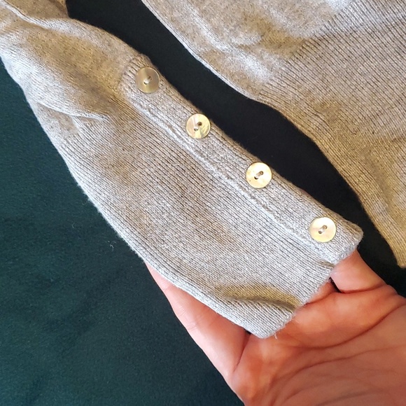 Kenneth Cole v-neck sweater - Picture 3 of 3